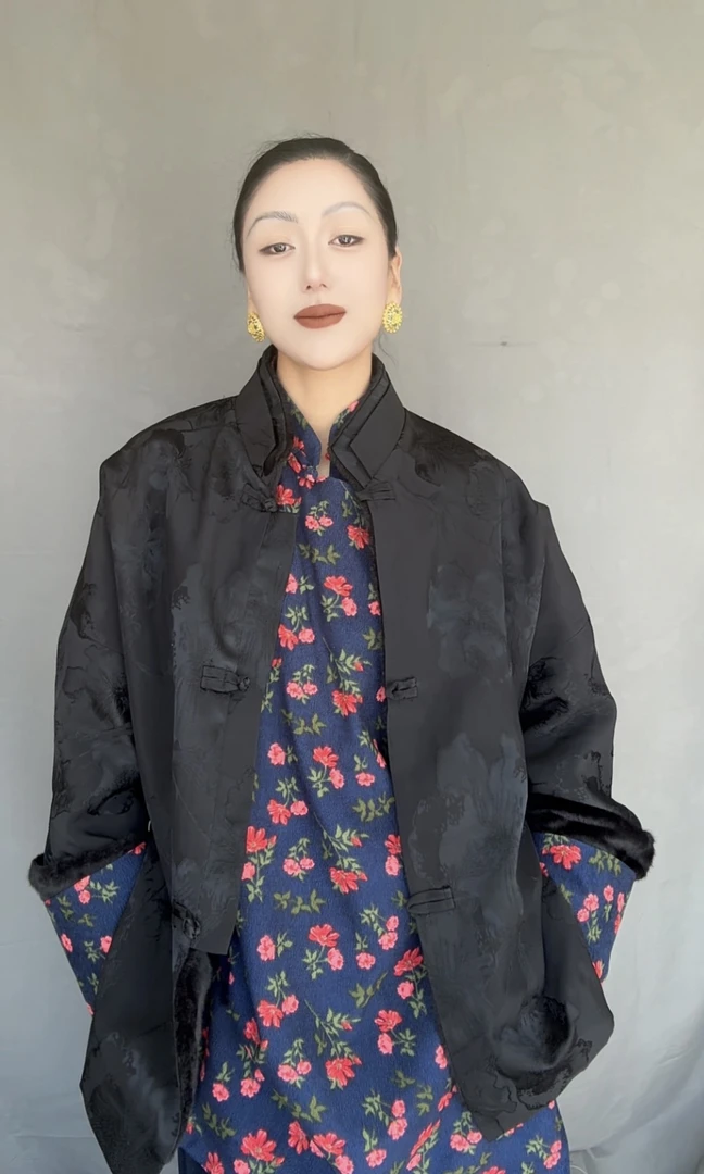 女厚款开衫外套深黑色高级感