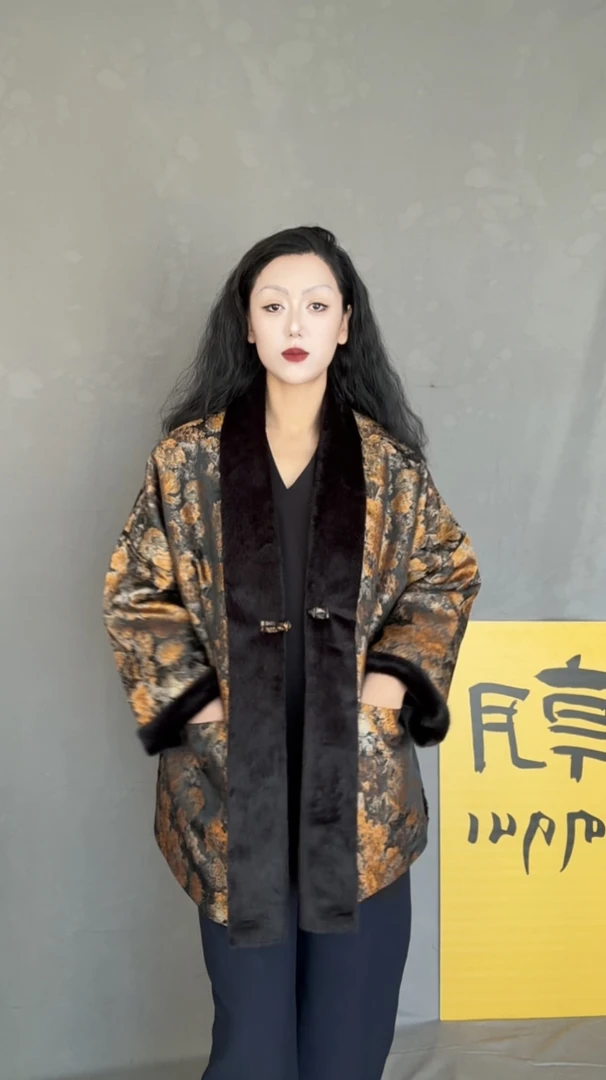 女士外套冬季款新款高级土黄花形