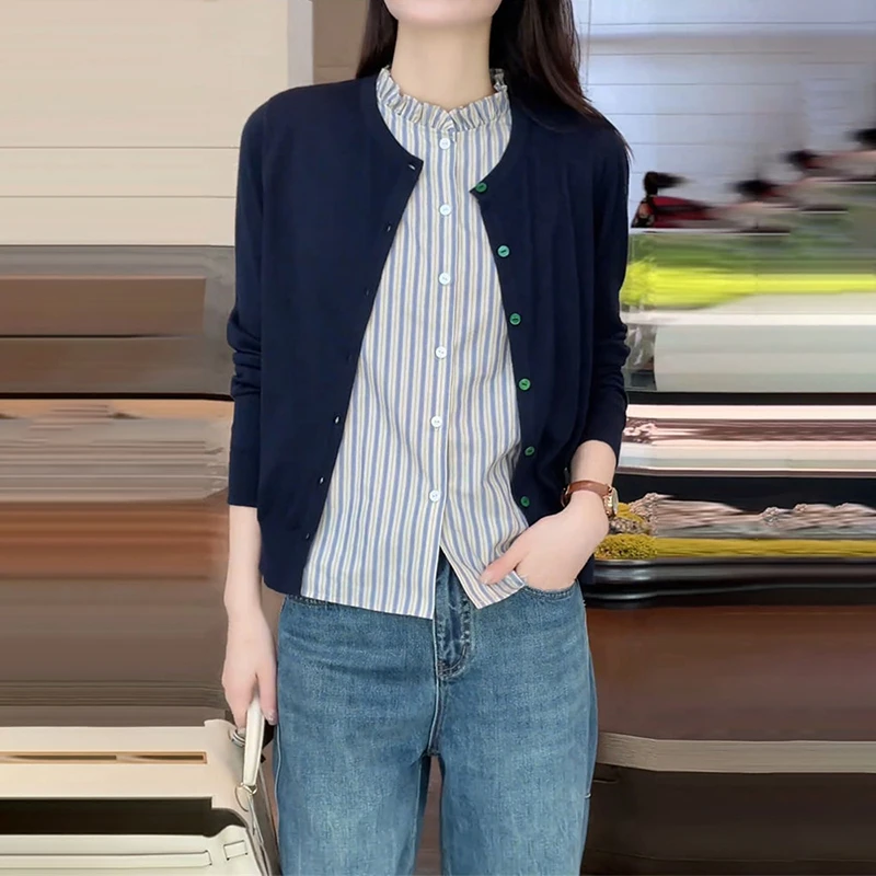 减龄休闲套装女早春新款长袖针织开衫女洋气条纹内搭衬衫两件套潮