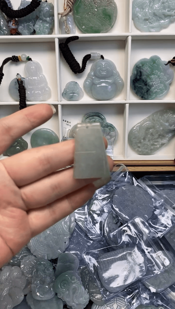 【闪购商品】翡翠颈饰未镶嵌无事牌