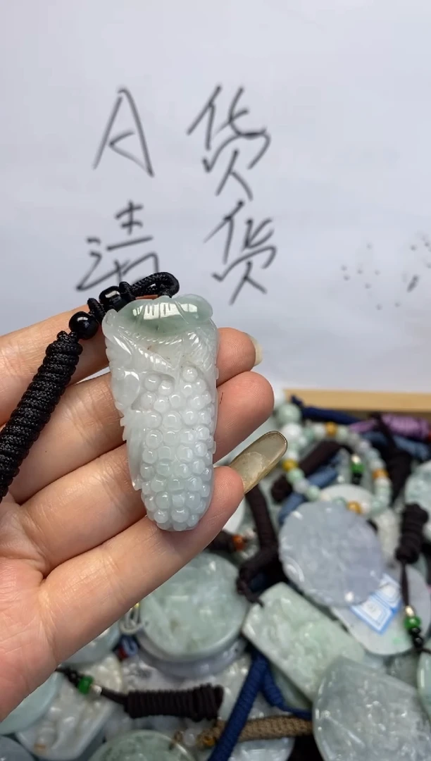 【闪购商品】翡翠颈饰未镶嵌玉米