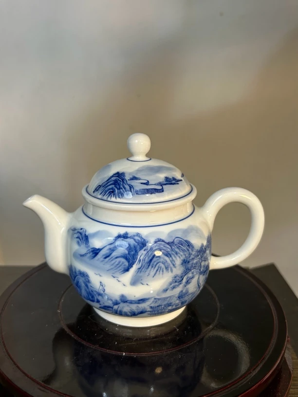 青花山水茶壶景德镇复古陶瓷釉下彩手绘山水茶壶容量300毫升陶瓷