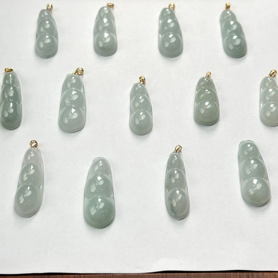 『章鱼家/圣诞』翡翠福豆吊坠 C21526CT/CYX 多样性发货/一件