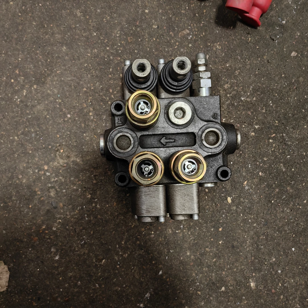 拖拉机多路阀快接头