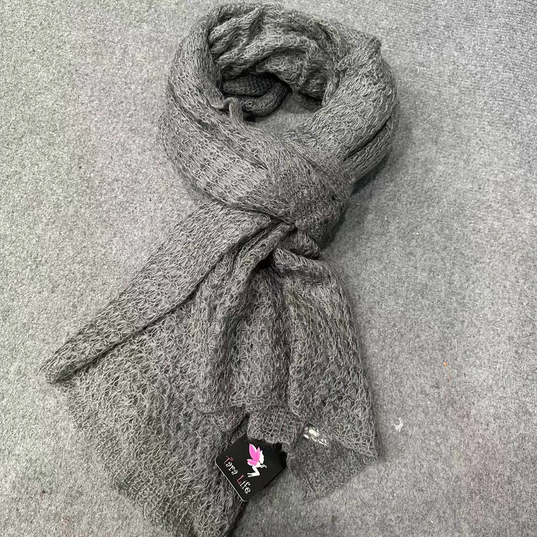 灰色马海毛针织围巾披肩