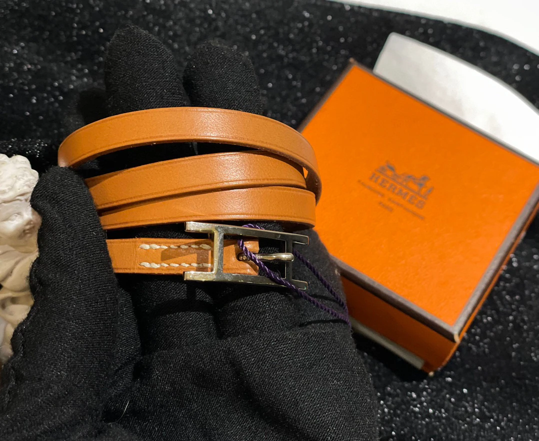 95新 Hermes/爱马仕 御古屋/60049/皮手环 方F刻（盒）