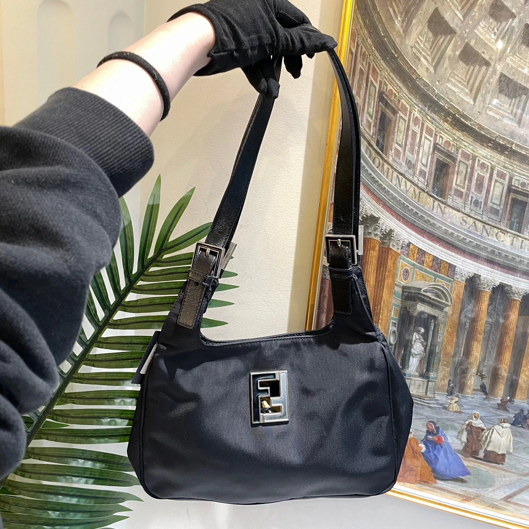 95新 FENDI/芬迪 御古屋/63141/单肩腋下包 缺珐琅