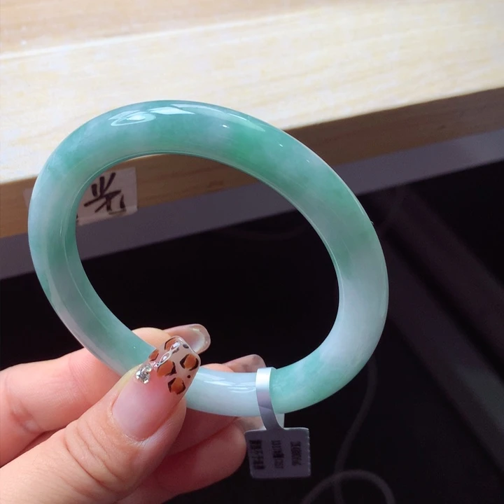 翡翠手镯未镶嵌手镯