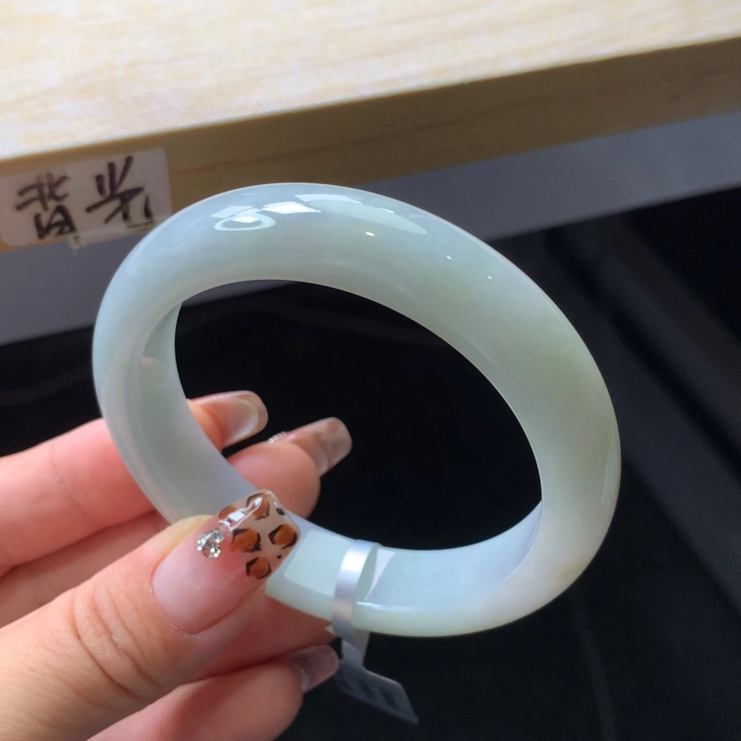 翡翠手镯未镶嵌手镯