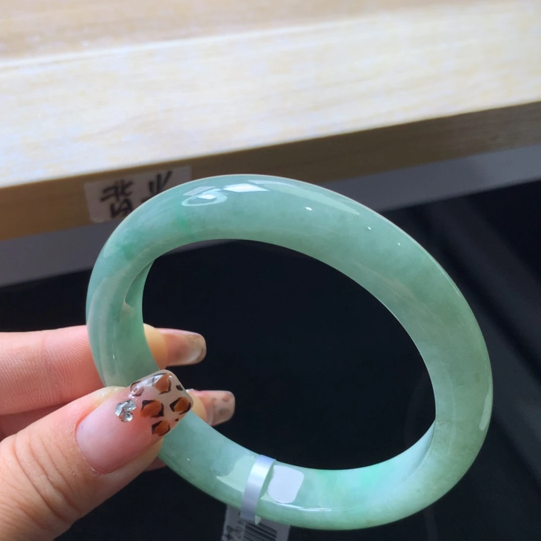 翡翠手镯未镶嵌手镯