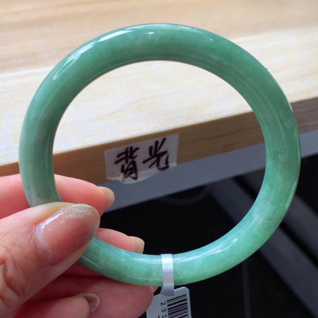 翡翠手镯未镶嵌手镯