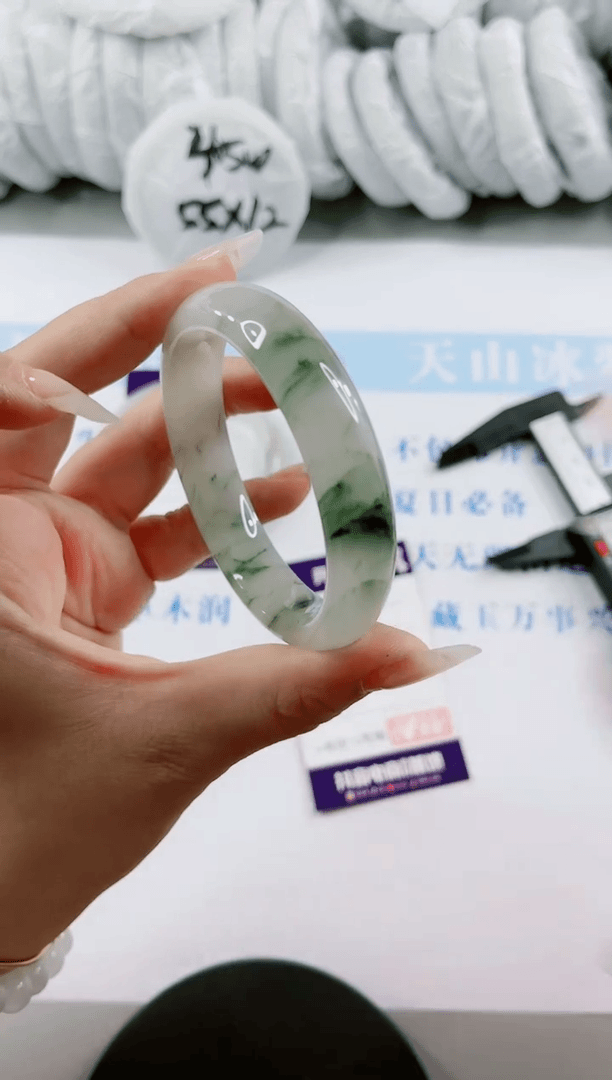 【闪购商品】石英质玉手镯未镶嵌0379357556-55