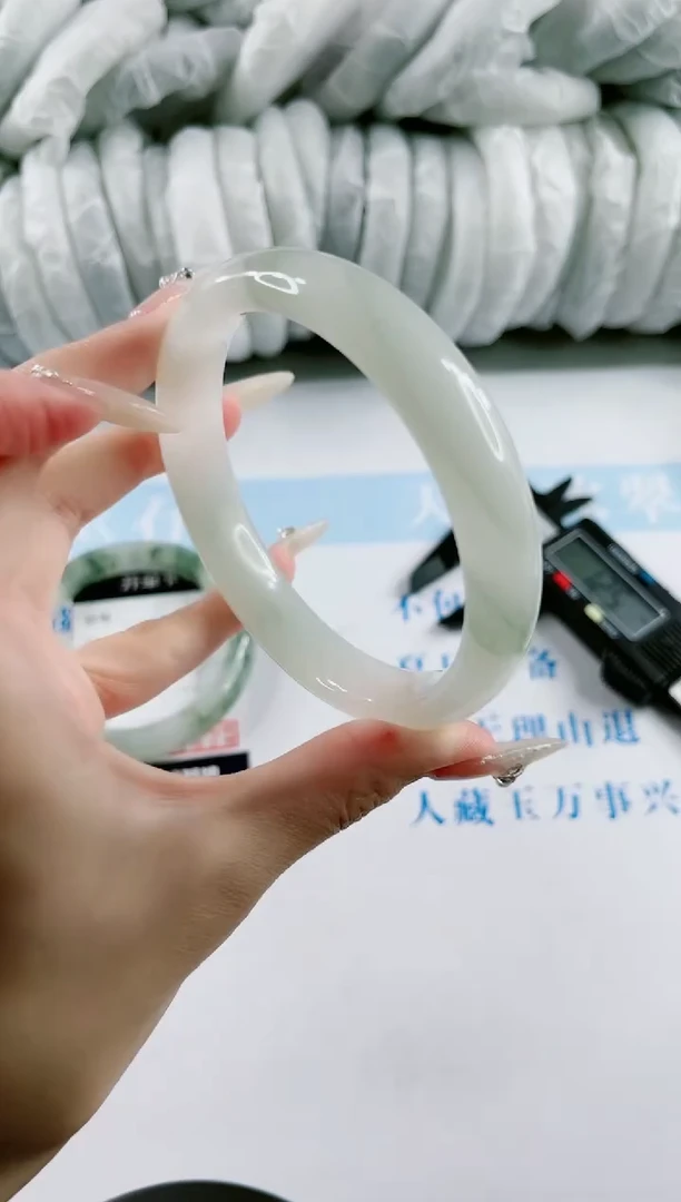 【闪购商品】石英质玉手镯未镶嵌1067906727-64