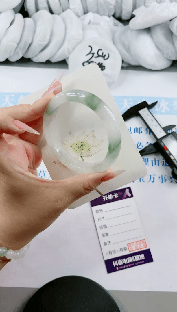 【闪购商品】石英质玉手镯未镶嵌0933047127-58