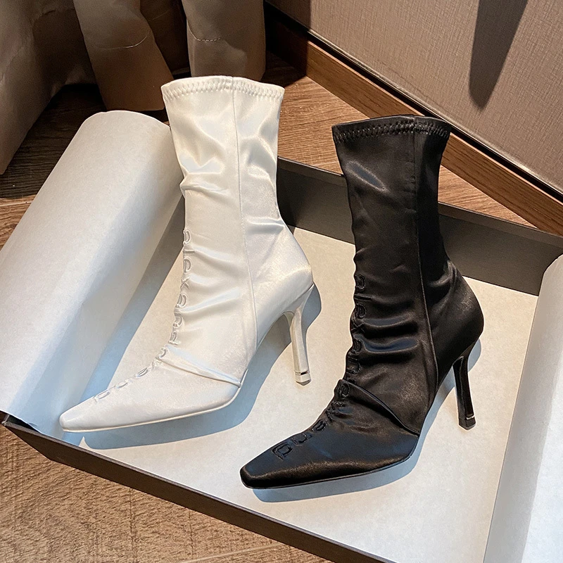 康莉达细跟弹力袜子靴女秋大王字母方头瘦瘦靴高跟尖头短靴网红款