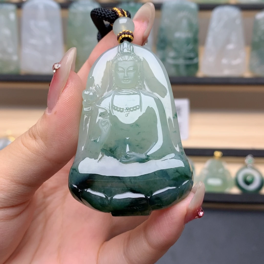 翡翠颈饰未镶嵌动**锅素衣观音