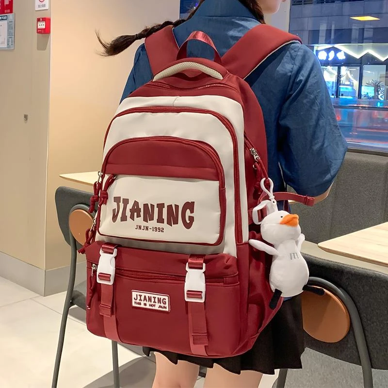 书包女大学生背包2024新款旅行轻便初中女生百搭高中大容量双肩包