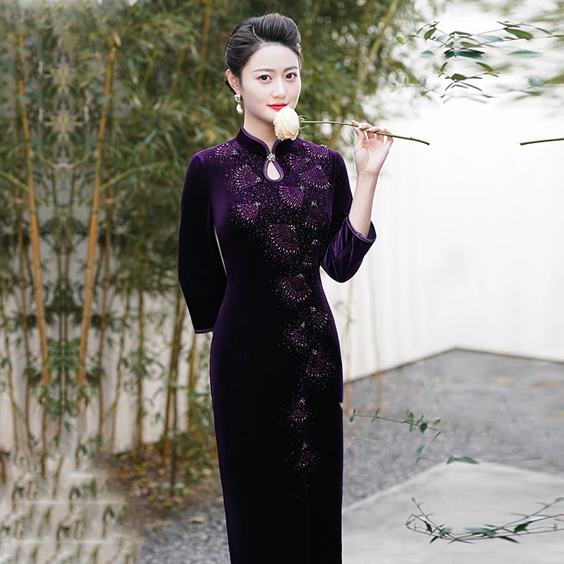 2025年春季喜妈妈中国风金丝绒手工旗袍百搭唐装琵琶襟钉珠旗袍