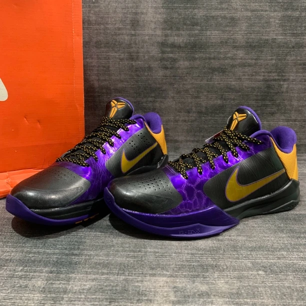 42.5码/科比5 Lakers 湖人紫金 全新 未下地 配件齐全 篮球鞋