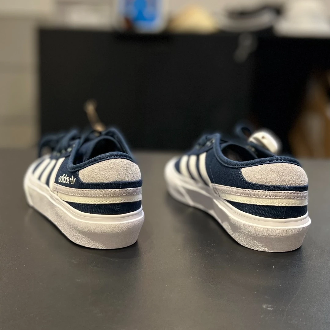 adidas/阿迪达斯三叶草 DELPALA男鞋经典百搭舒适运动板鞋 FY9311