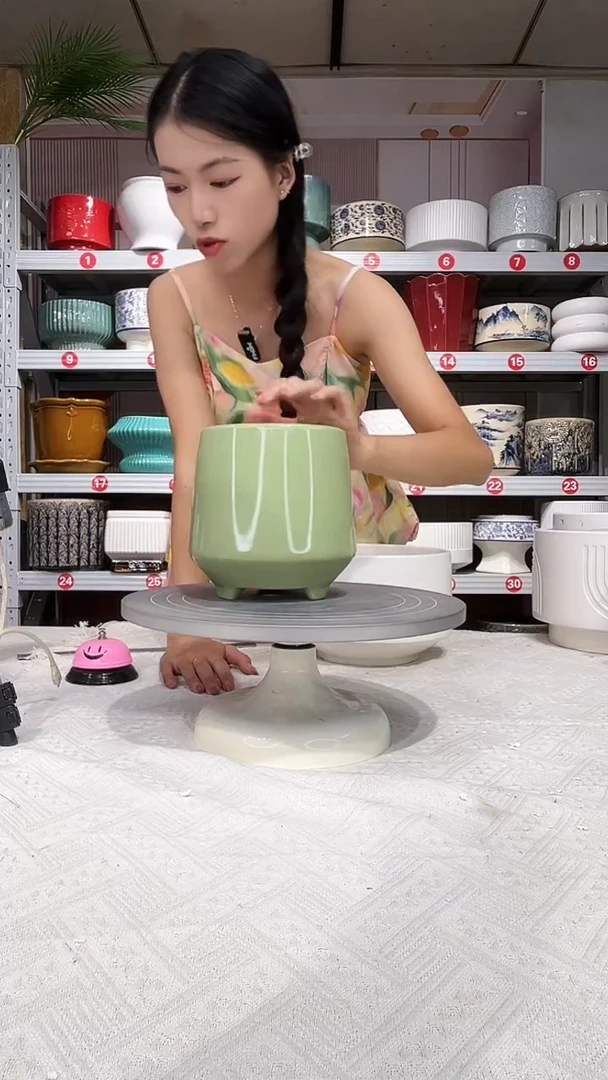 【闪购商品】陶瓷20CM以下高温陶瓷花盆-三脚小绿光13*15