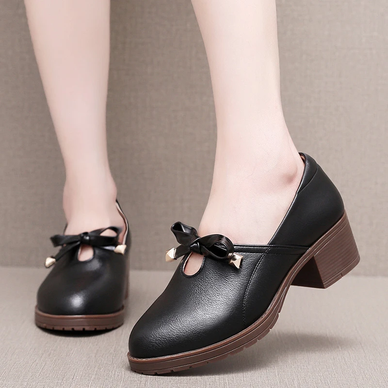粗跟深口镂空皮鞋女松紧带大码蝴蝶结女鞋甜美淑女休闲软底单鞋