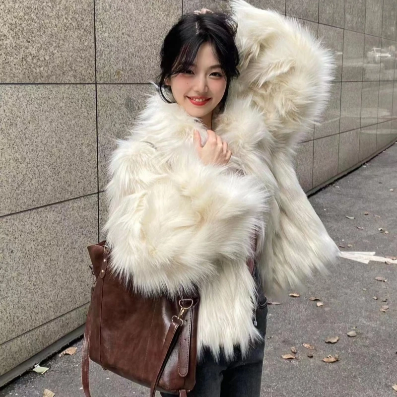 米白色环保通勤毛毛外套女2023秋冬新款仿狐狸毛时尚加厚短大衣