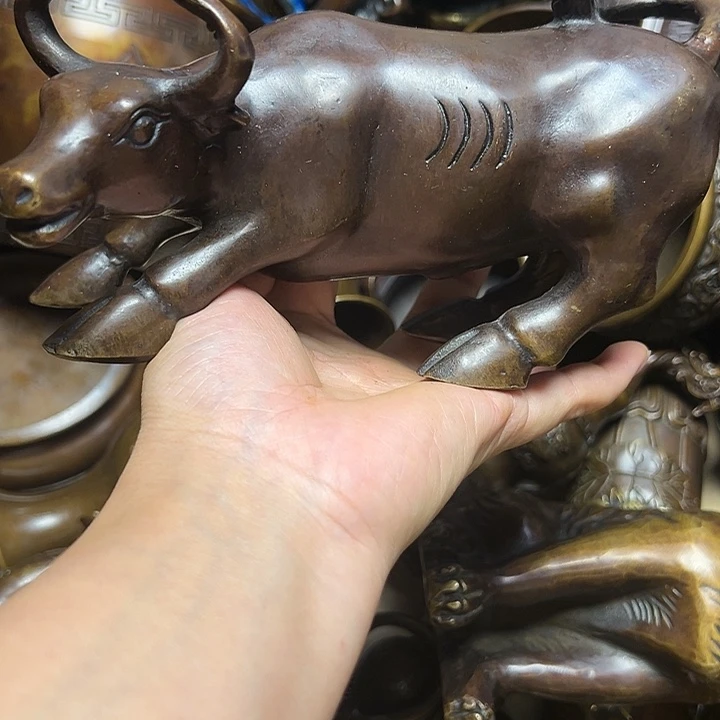铜器摆件做工精良