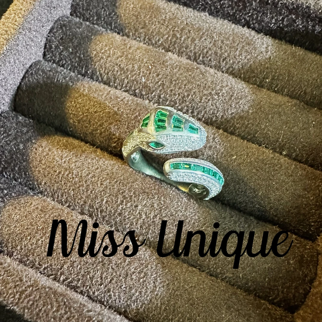 D725绿色蛇头灵蛇戒指