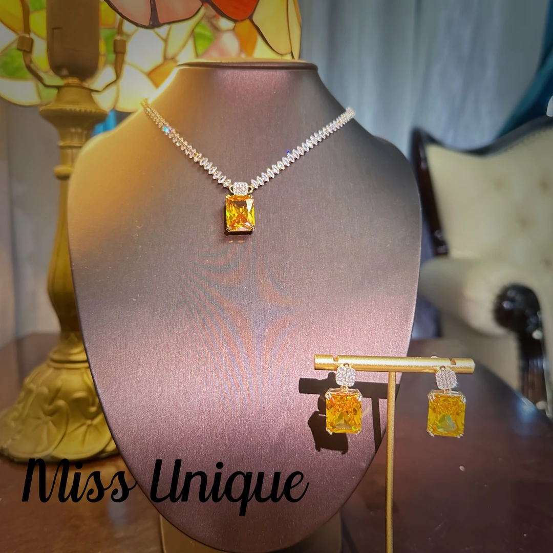 S6244简约黄色方糖香水瓶项链套装