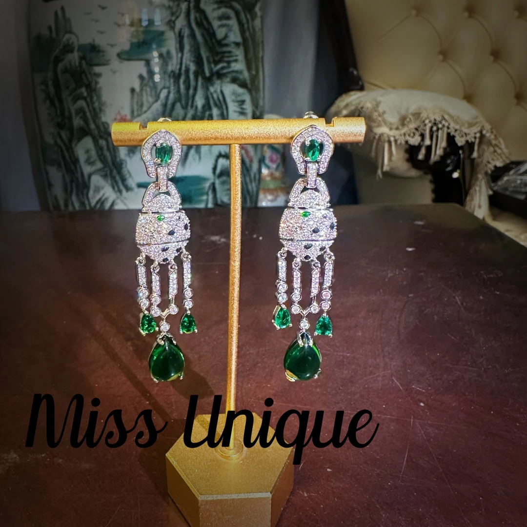 S6543瑞士斑点绿色水滴流苏耳环