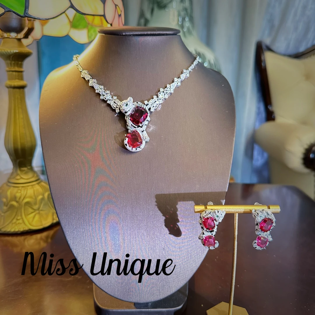 S6173瑞士红方糖豹子项链套装