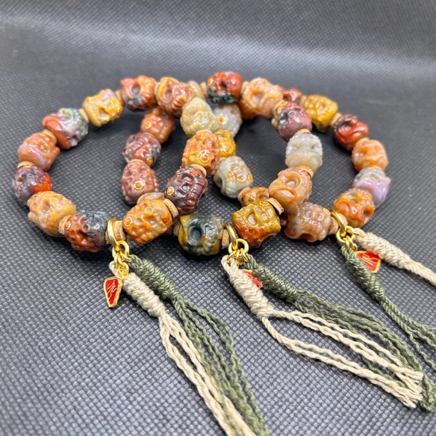 天然原矿大鹏鸟尸尸双面精雕设计款玛瑙手串多样性发货发其一