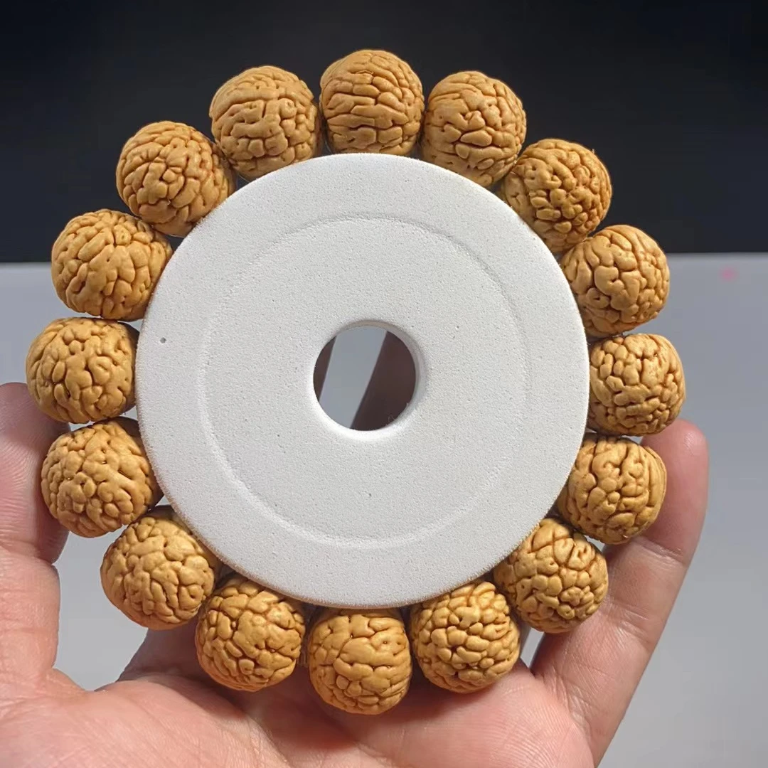 1.6（大宽脐铁扇）桃核手串