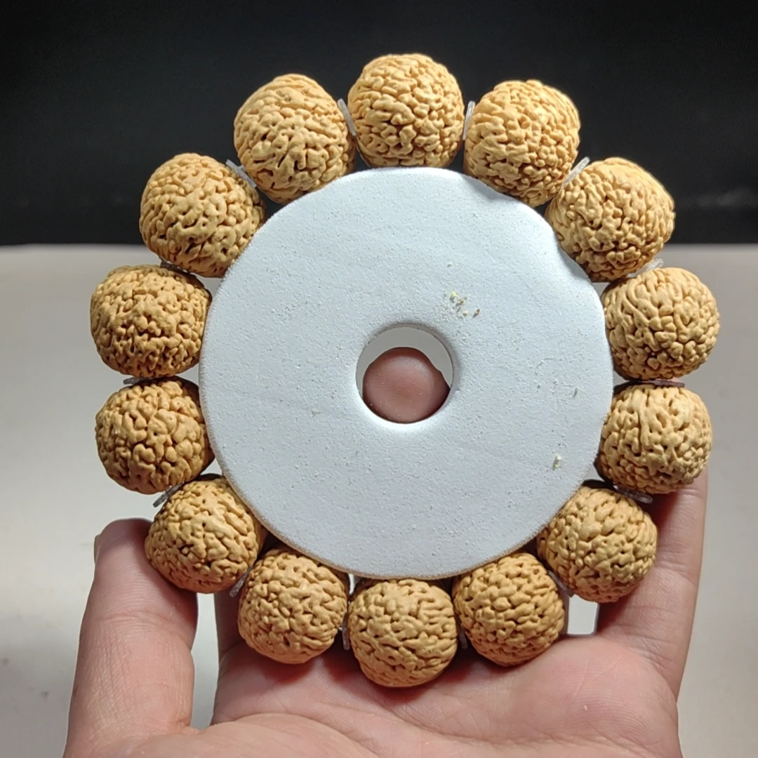 1.8（龙鳞柳叶）桃核手串