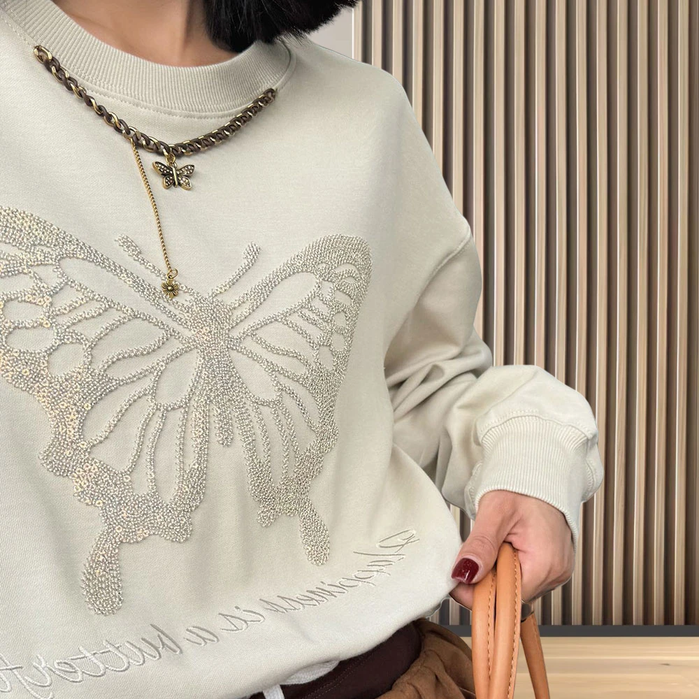 美式刺绣蝴蝶亮片项链2025秋冬新款女宽松设计感休闲短款华棉卫衣