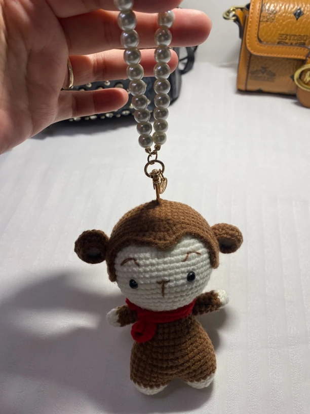 小猴子包包手工编织毛线钩针玩偶挂件，玩偶针织生肖钩织针织玩偶