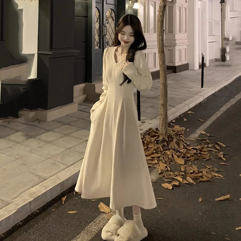 JRH022法式白色赫本风v领针织连衣裙子女秋冬新款内搭显瘦a字长裙
