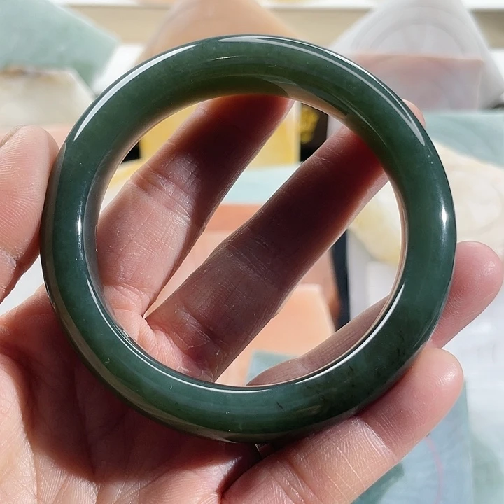 和田玉手镯未镶嵌微*、