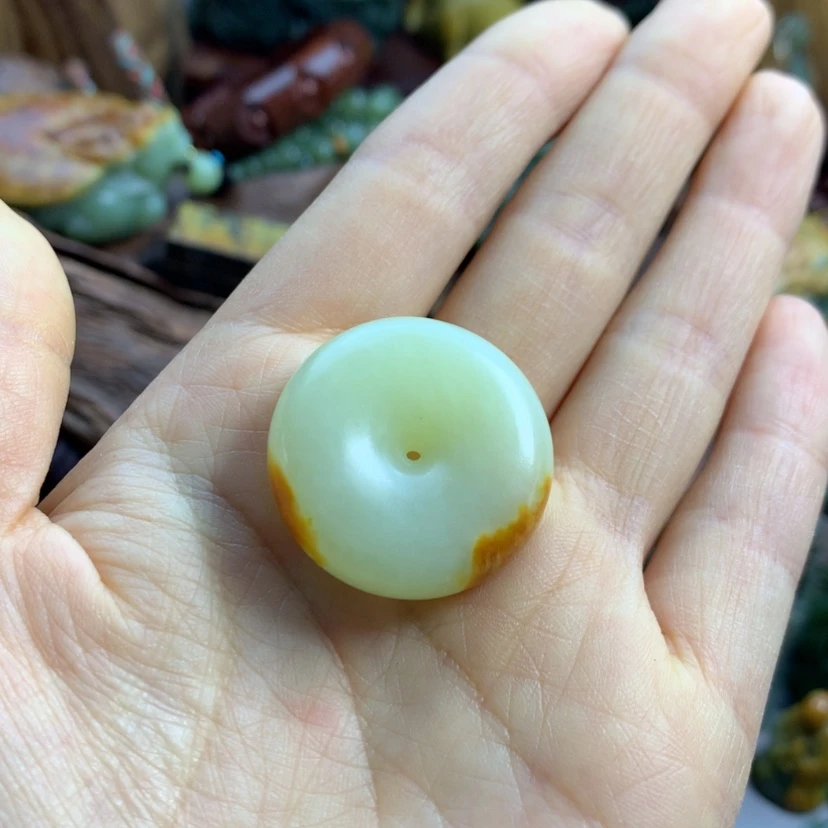 【闪购商品】岫岩河磨玉（透闪石质玉）手把未镶嵌刘*?