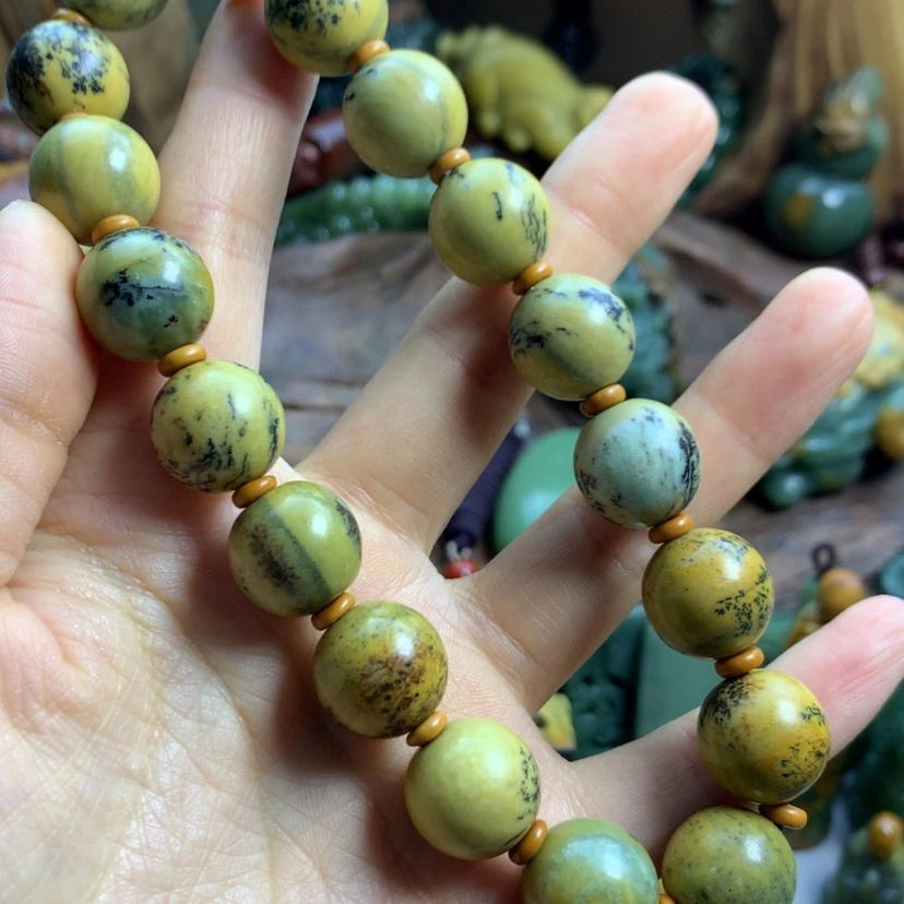 【闪购商品】岫岩河磨玉（透闪石质玉）手持未镶嵌风*沙