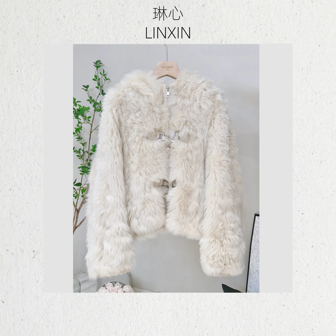 琳心丨秋冬时尚休闲百搭轻奢白色牛角扣毛绒感开衫外套0323