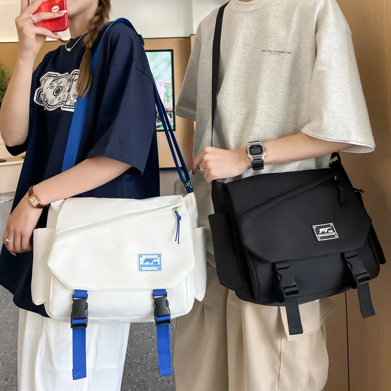 品庭单肩斜挎包男女士新款学生通勤包男款潮牌休闲邮差包大容量包