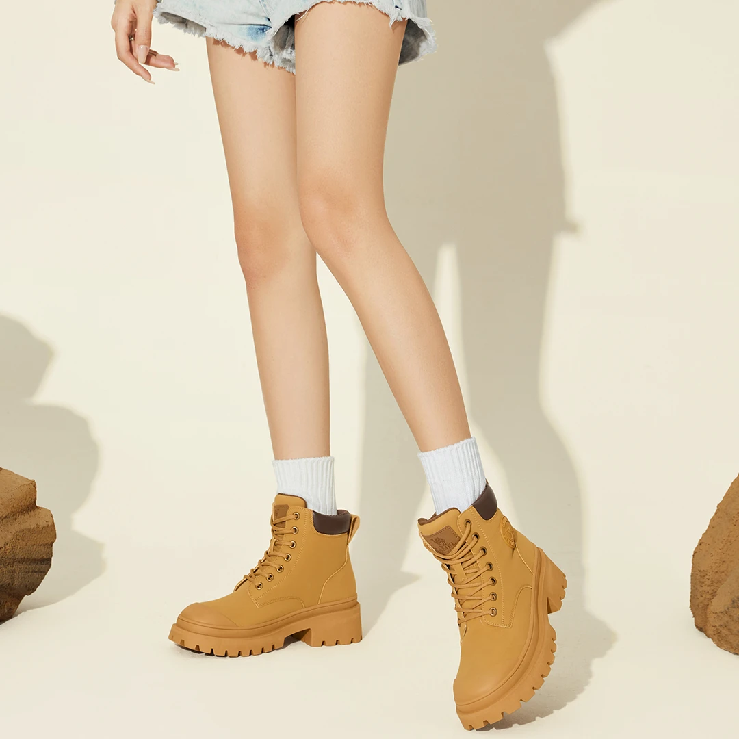 骆驼女鞋新款大黄靴女复古短靴登山户外马丁靴L23W283043