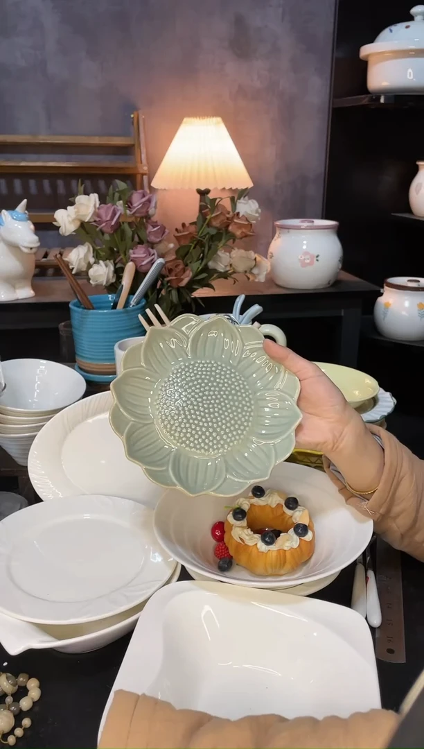 【闪购商品】陶瓷盘灰蓝向日葵微瑕（单品不带刀叉勺）