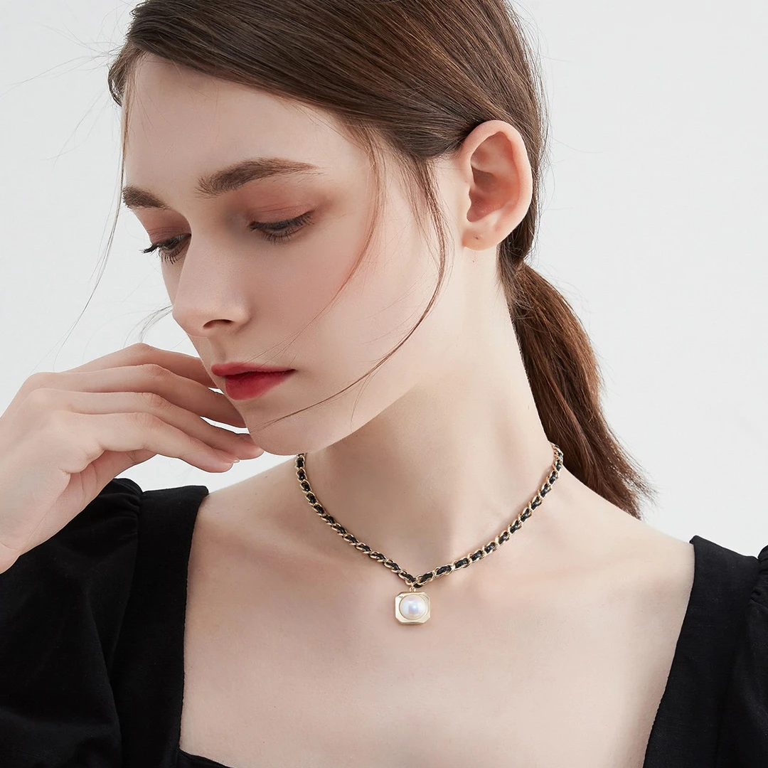 mck 合金皮质项链 复古仿珍珠项链锁骨链2025年新款时尚气质颈链