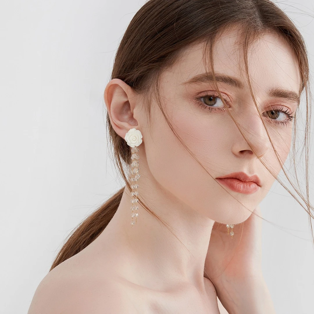 mck 合金亚克力耳饰 法式白色山茶花耳环女2025年新款流苏耳饰品