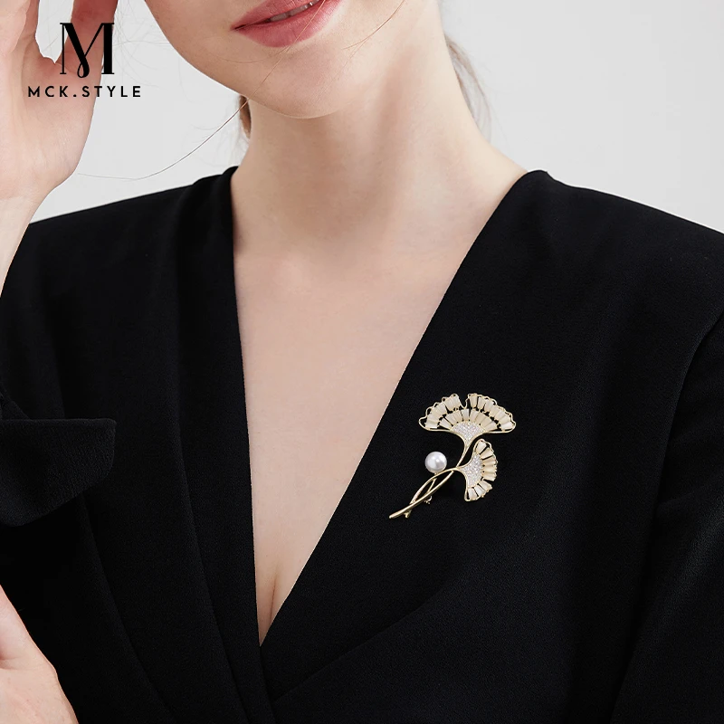 合金胸针 银杏叶胸针女高级感胸花西装别针配饰高级感礼物送长辈
