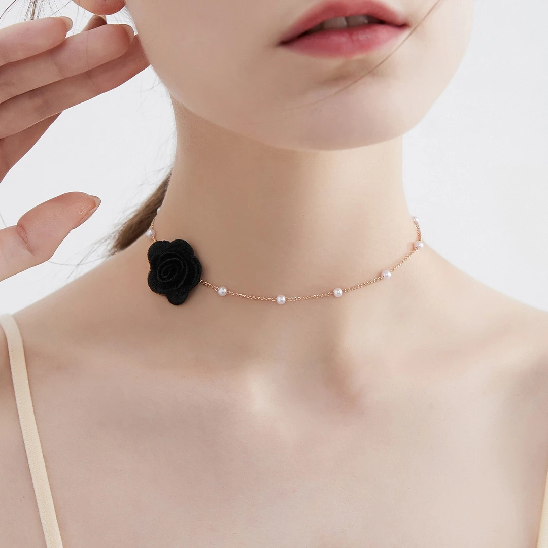 mck 合金仿珍珠项链 黑色蕾丝花朵项链女ins锁骨链轻奢仿珍珠颈链