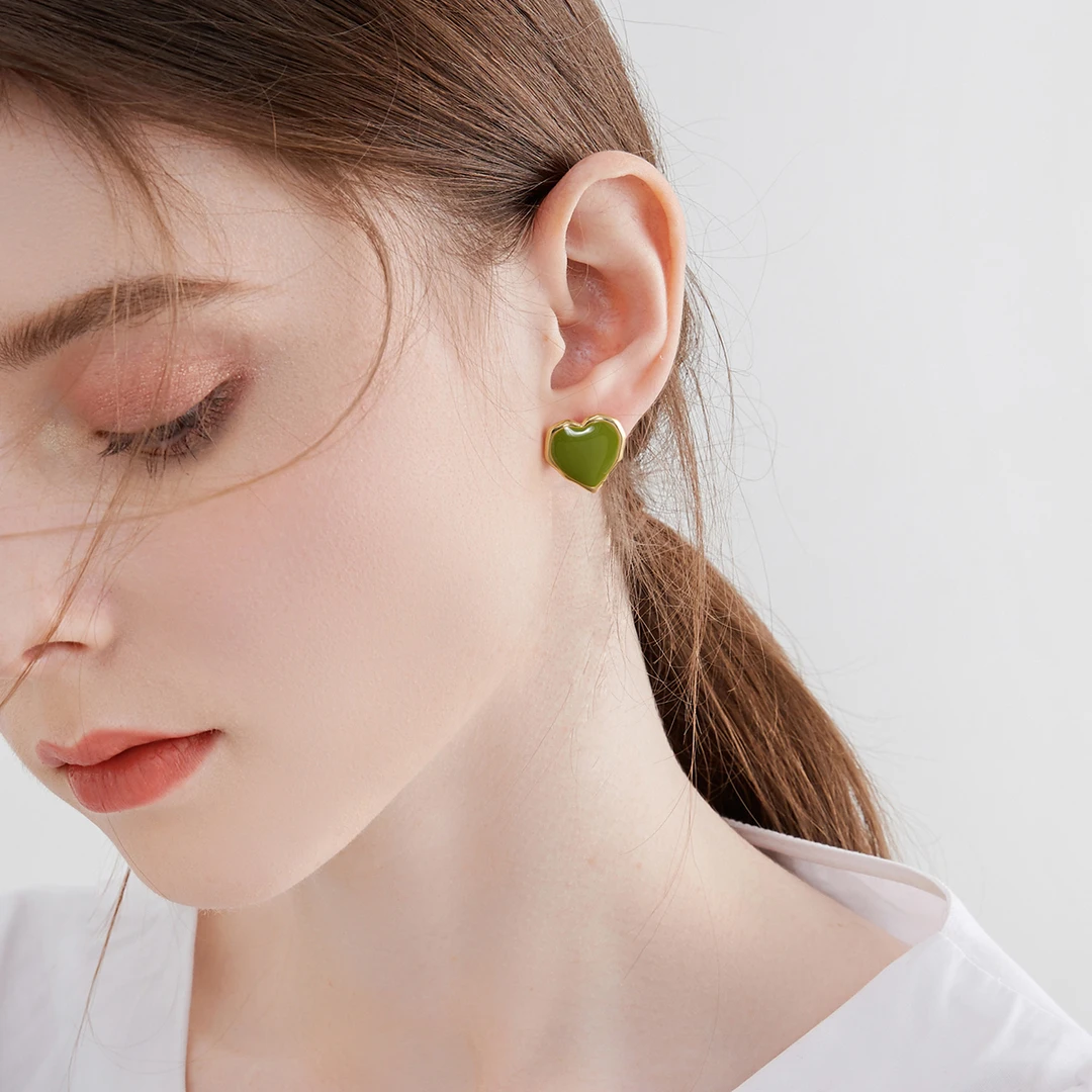 mck 合金耳饰 时尚绿色爱心耳环女2025新款气质小众耳钉夏天耳饰